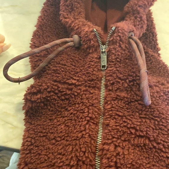 Lululemon- Burgundy Sherpa Hooded 1/4 Zip Pullover Jacket - Picture 3 of 5